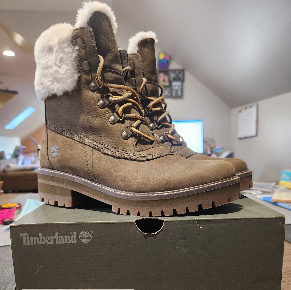 Brand NIB Women's Timberland COURMAYEUR VALLEY FUR LINED OLIVE NUBUCK BOOTS 9.5